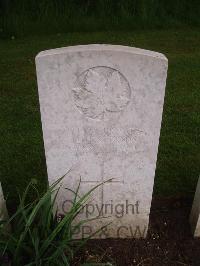 Etaples Military Cemetery - Henderson, J